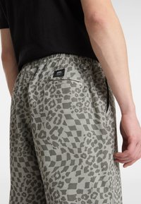 Vans RANGE NOVELTY BAGGY  - Broek - light grey