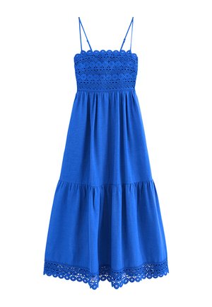 Robe midi bleu sans manches avec fines bretelles, corsage en dentelle au crochet, jupe froncée et bordure en dentelle à l'ourlet.