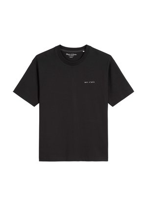 T-shirt nera a maniche corte in cotone. Presenta un colletto girocollo con un piccolo logo bianco stampato sul lato sinistro del petto. Design semplice.