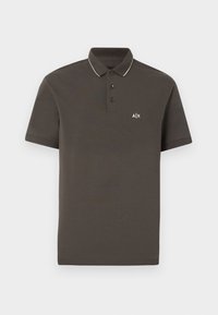 Polo gris foncé à manches courtes avec patte de boutonnage à trois boutons, logo blanc sur la poitrine gauche et bordures blanches sur le col.