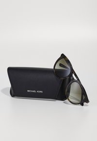 Michael Kors BIG BEND - Sončna očala - olive tortoise
