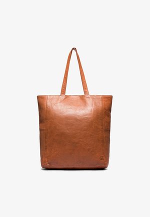 Barna bőr válltáska sima textúrával, nyitott formával és két hosszú fogantyúval. Minimalista varrás és diszkrét logó részlet jellemzi.