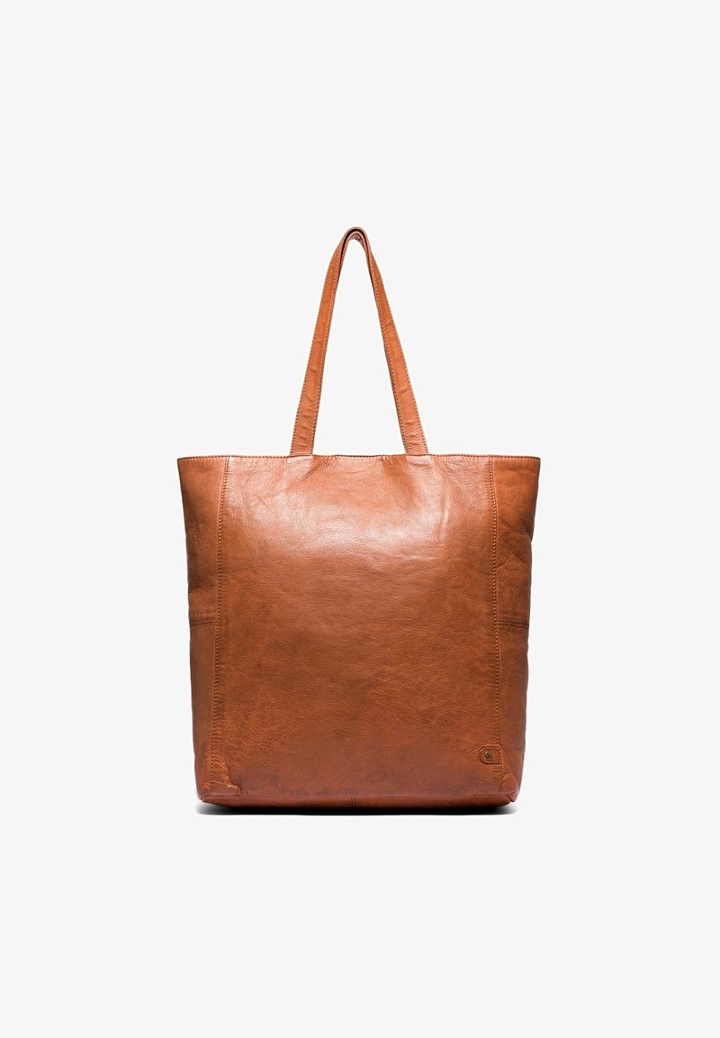 Barna bőr válltáska sima textúrával, nyitott formával és két hosszú fogantyúval. Minimalista varrás és diszkrét logó részlet jellemzi.