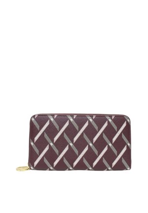 Portafoglio a zip in materiale sintetico bordeaux con un motivo geometrico grigio e bianco. Presenta un accento con logo dorato e una texture liscia.