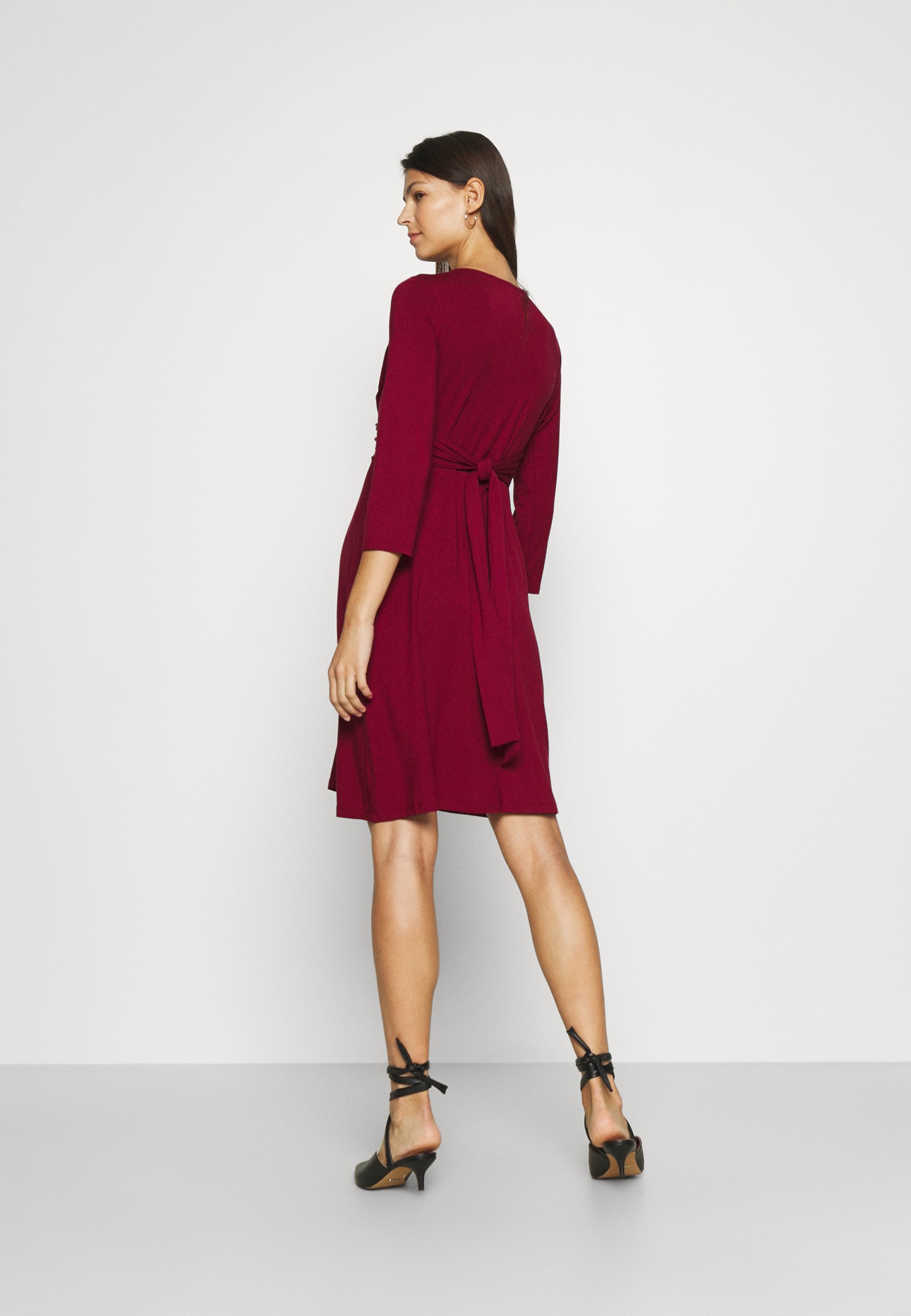 Pietro Brunelli MADONNA NURSING - Džersio suknelė - bordeaux/raudona -  Zalando.lt