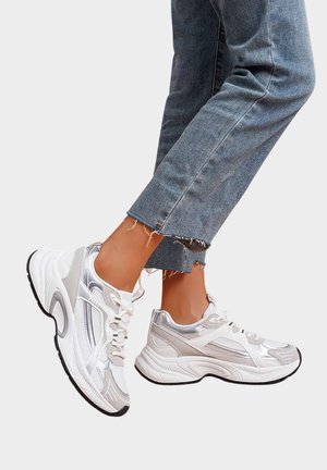 BASKETS PLATEFORME - Baskets basses - blanc