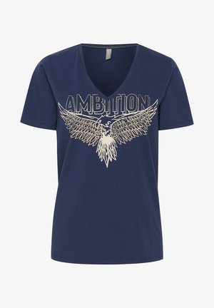 Granatowa koszulka z dekoltem w serek, ozdobiona złotą grafiką orła z rozwiniętymi skrzydłami oraz słowem "AMBICJA" powyżej.
