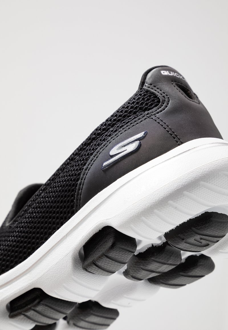 Categoría Cambios de híbrido Skechers Performance GO WALK 5 - Zapatillas para caminar -  black/white/negro - Zalando.es