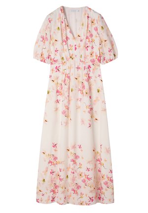 Jasnoróżowa sukienka midi z głębokim dekoltem w kształcie litery V, bufkami i rozproszonym różowo-pomarańczowym kwiatowym wzorem.