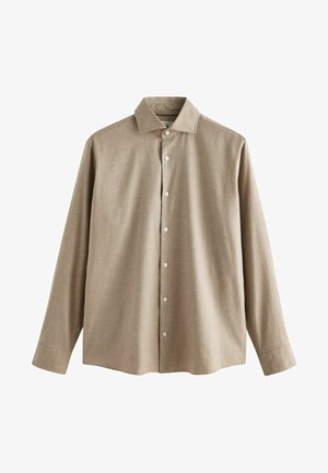 Camicia button-up a maniche lunghe, color marrone chiaro, realizzata in un tessuto testurizzato. Presenta un colletto classico e bottoni bianchi lungo la patta frontale.