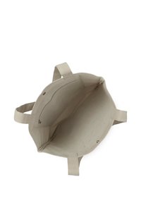 Sac fourre-tout en toile beige avec deux poignées, intérieur doublé et poche zippée. Design simple et texture douce.