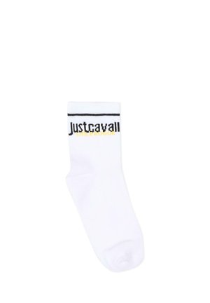 Calzino corto bianco con il marchio "Just Cavalli" in nero e giallo vicino al polsino e una sottile linea orizzontale nera sopra il testo.