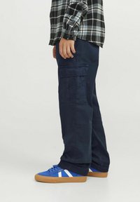 Jack & Jones Junior JPSTKANE HARLOW NOOS  - Reisitaskuhousut - navy blazer
