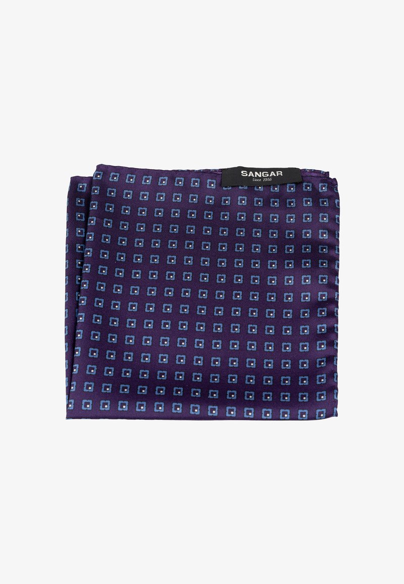 Lillasest taskurätik, millel on korduv muster väikestest sinistest ruutudest ja must "Sangar Since 1956" silt volditud serval.