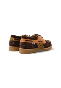 Paire de chaussures décontractées en daim marron bicolore avec semelles épaisses en caoutchouc et design à lacets, vues de l'arrière.