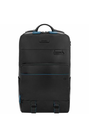 Mochila negra con acentos azules. Presenta un material suave y duradero, un asa en la parte superior, un bolsillo frontal con cremallera y correas ajustables.