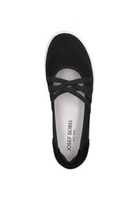 Scarpa nera con texture a rete e fasce elastiche incrociate. Punta arrotondata e suola bianca. Branding visibile sulla soletta.