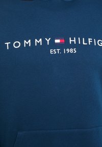 Tommy Hilfiger LOGO HOODY - Sweatshirt com capuz - dark lakeside