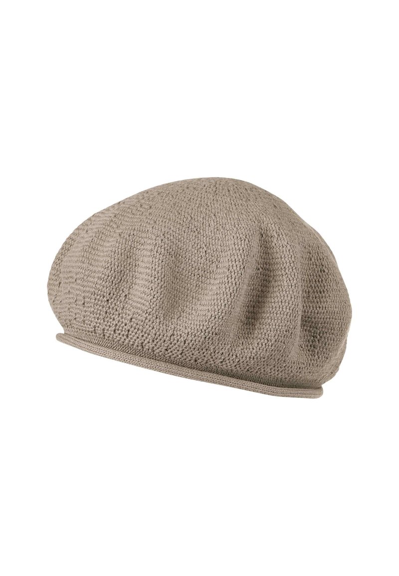 Beigā adīta berete ar tekstūru, noapaļotu formu un smalku ribošanas detaļu gar malu. Viegls un elpojošs dizains.