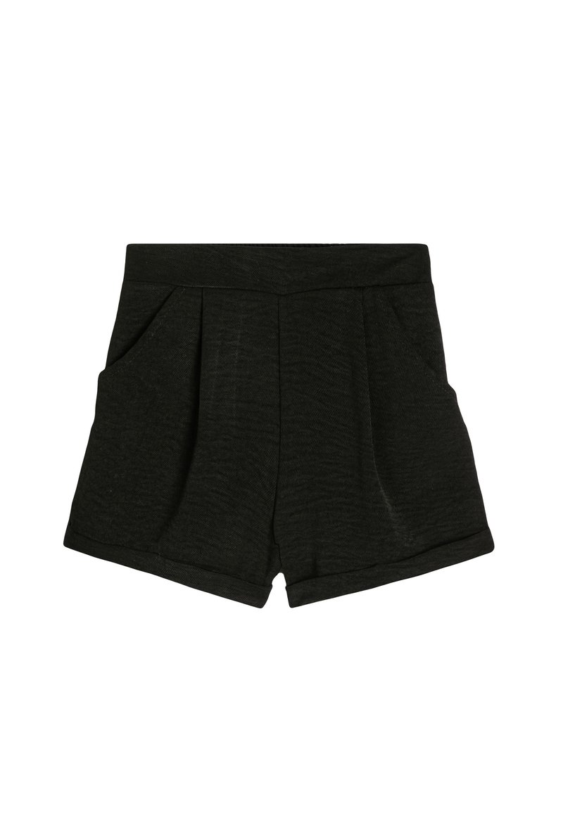 Shorts noirs en tissu texturé avec un design plissé à l'avant. Dotés de deux poches latérales et d'un ourlet roulé au bas.
