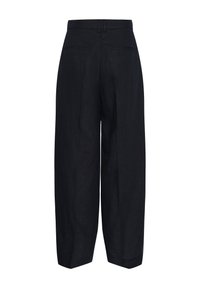 Pantalon large noir taille haute, avec passants pour ceinture et deux poches passepoilées à l'arrière, présenté de dos sur fond blanc.