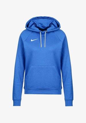 Niebieska bluza z kapturem Nike z białymi sznurkami, przednią kieszenią typu kangur oraz białym logo Nike na piersi.