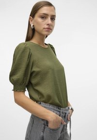 Vero Moda VMMELONEY SMOCK - Majica kratkih rukava s printom - cypress