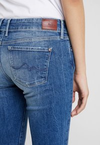 Pepe Jeans Vaqueros pitillo - destroyed denim