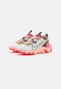 Nike Sportswear REACT VISION - Sapatilhas - summit white/ironstone/siren red