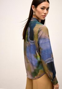 Next V-NECK CUFF - Blus - navy blue watercolour print