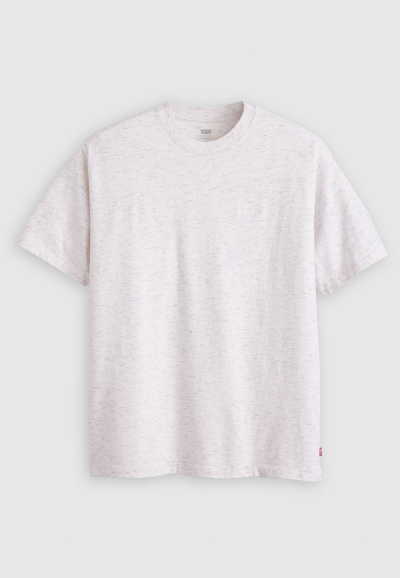 Weißes Kurzarm-T-Shirt aus weichem Stoff, mit einem subtilen strukturierten Muster und einem kleinen Logo auf der Vorderseite.
