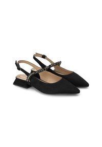 Scarpe slingback in suede nero con punta affusolata, tacco a blocco piccolo e cinturino decorato con accenti circolari.