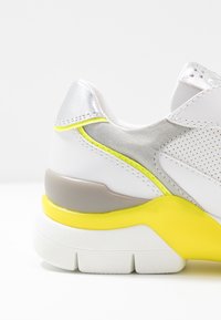 Marco Tozzi LACE UP - Sneaker low - white/neon yellow