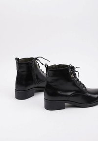 Sandra Fontán BETSABE - Botines con cordones - black