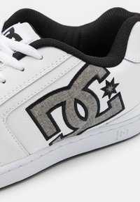 DC Shoes NET UNISEX - Sapatilhas - white/battleship