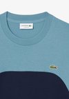 - T-shirt z nadrukiem