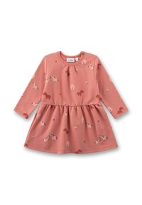 Langärmeliges Kleid aus weichem rosa Stoff mit geraffter Taille, verziert mit Pferd- und Baumillustrationen in gedeckten Farben.