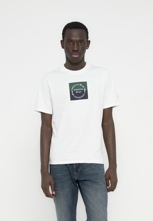 JORCATSKILLS SQUARE BRANDING TEE - T-shirts med print - bright white
