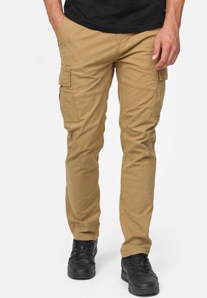 Beige cargo broek gemaakt van duurzaam katoen, met meerdere zijzakken, een recht model en een gladde textuur.