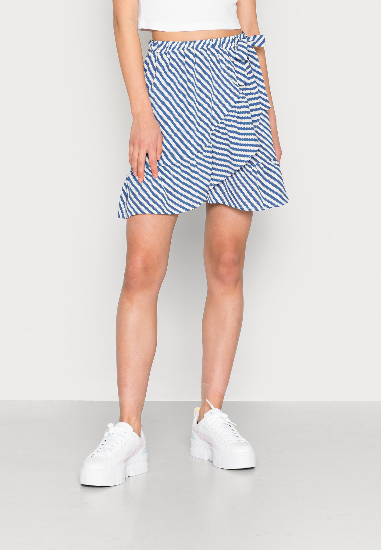 ONLNOVA LUX MERLE SHORT SKIRT