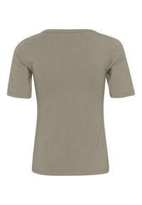 Khaki kortærmet t-shirt med firkantet udringning, blød tekstur og enkle, uden pynt. Bagfra ses ren syning og snit.