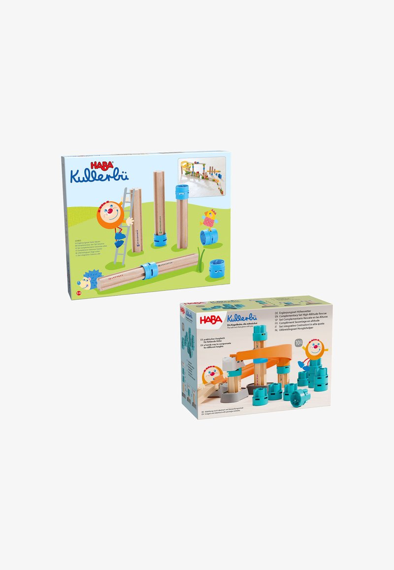 Twee HABA Kullerbü speelsets in levendige verpakkingen. De bovenste heeft houten en blauwe kunststofcomponenten; de onderste heeft oranje en turquoise accenten.