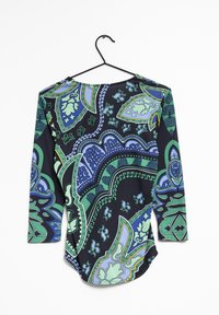 Body noir à manches longues en tissu doté d'un motif cachemire coloré avec des accents verts et bleus, texture lisse et ourlet arrondi.