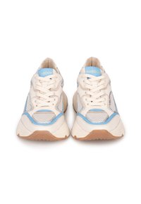 Sneakers sportivi con una tomaia in mesh beige, dettagli azzurri e suole in gomma spesse. Caratteristiche includono chiusura con lacci e collare imbottito.