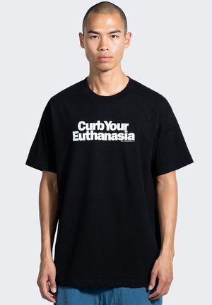 - T-shirt z nadrukiem