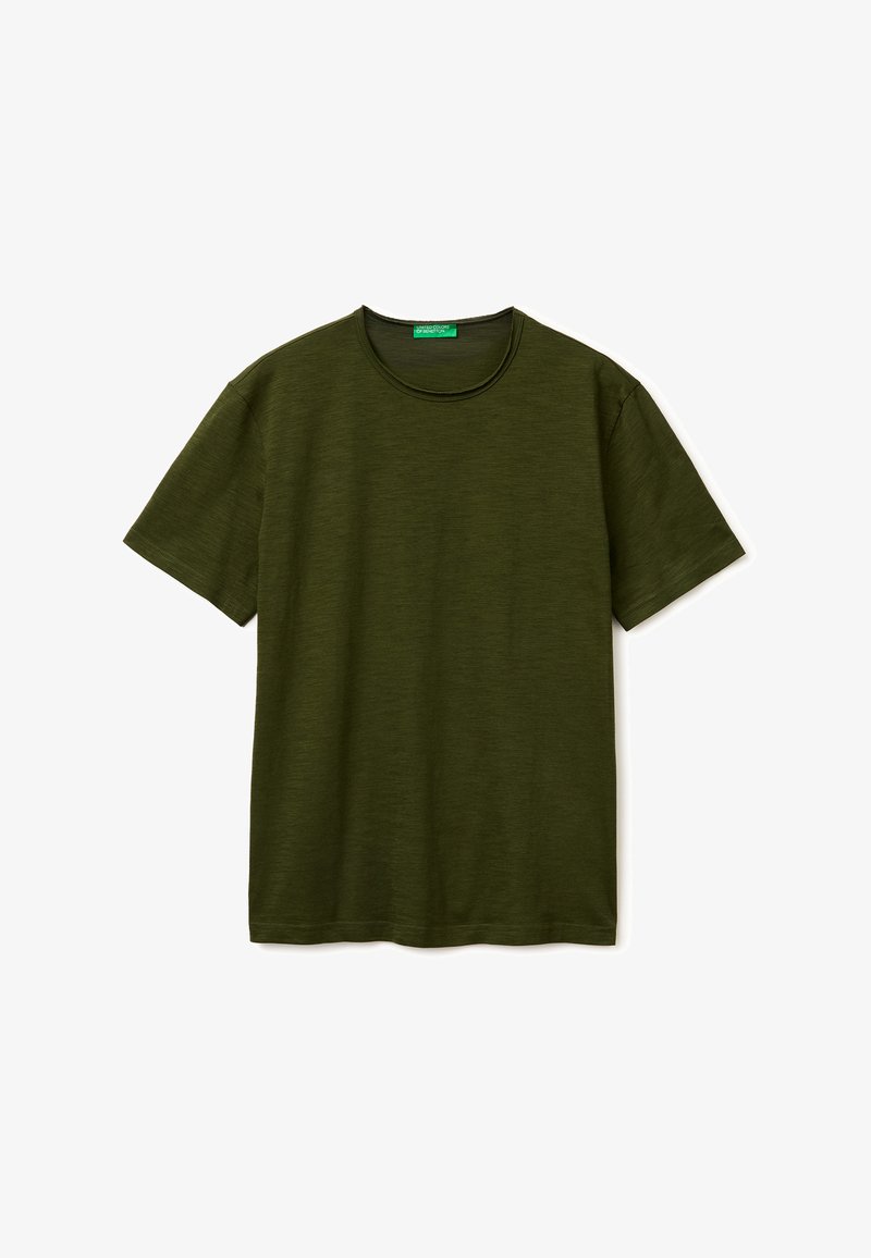T-shirt vert olive à manches courtes avec col rond et tissu subtilement texturé, affiché sur fond blanc.
