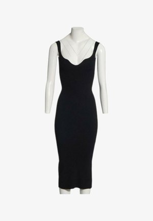 Figurbetontes schwarzes ärmelloses Midikleid mit breiten Schulterträgern, präsentiert an einem weißen Schaufensterpuppentorso vor weißem Hintergrund.