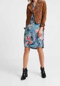 Vero Moda Sukienka koszulowa