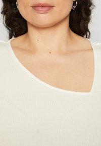 Vero Moda Curve VMCCARINA ASYMMETRIC  - Top s dlhým rukávom - snow white