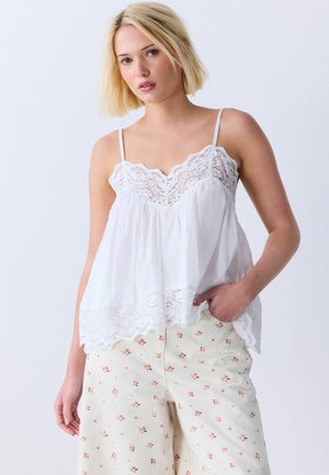Next, Topp - white